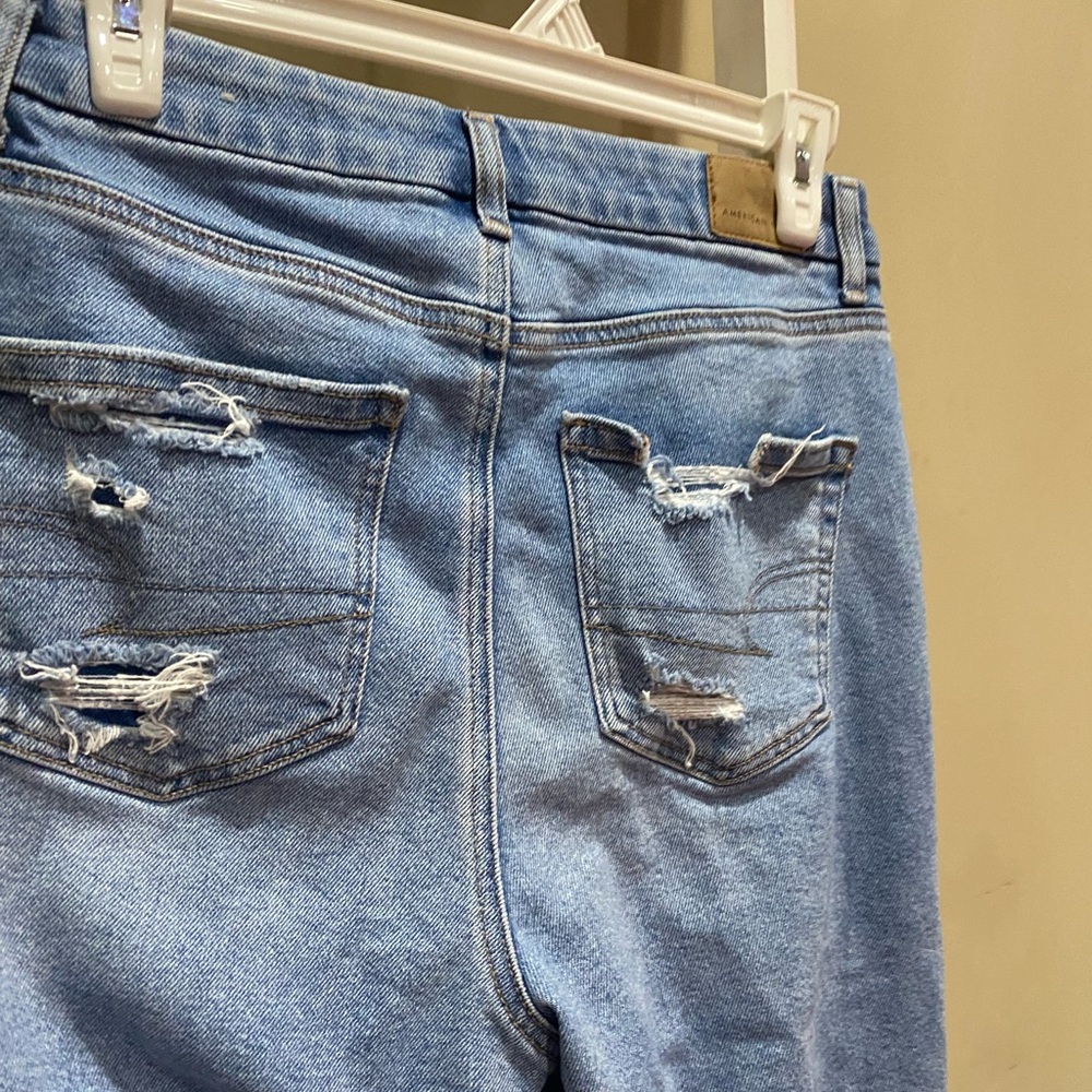 American Eagle Curvy Mom Jeans Size 4 Light Wash Distressed High Rise-242 - Picture 7 of 10